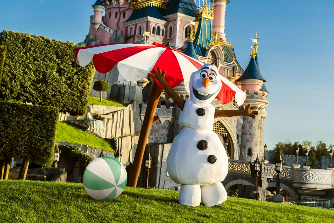 Olaf est heureux ! - © Disneyland Paris