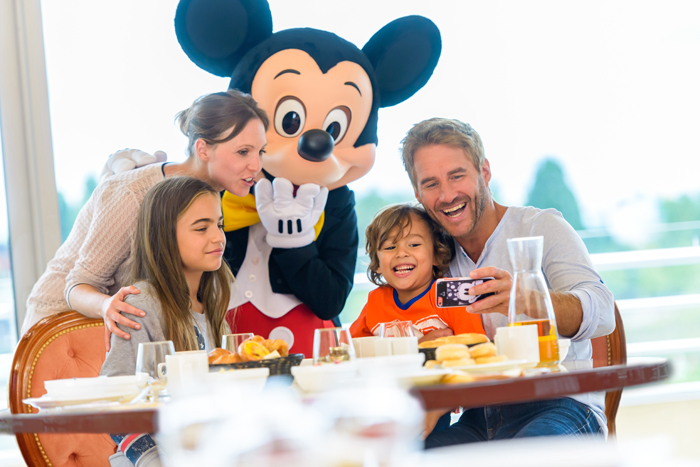 Prendre son petit-déjeuner avec les personnages Disney