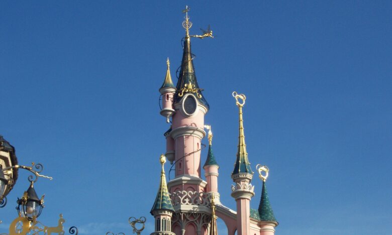 Le sommet du château de la Belle au Bois Dormant à Disneyland Paris